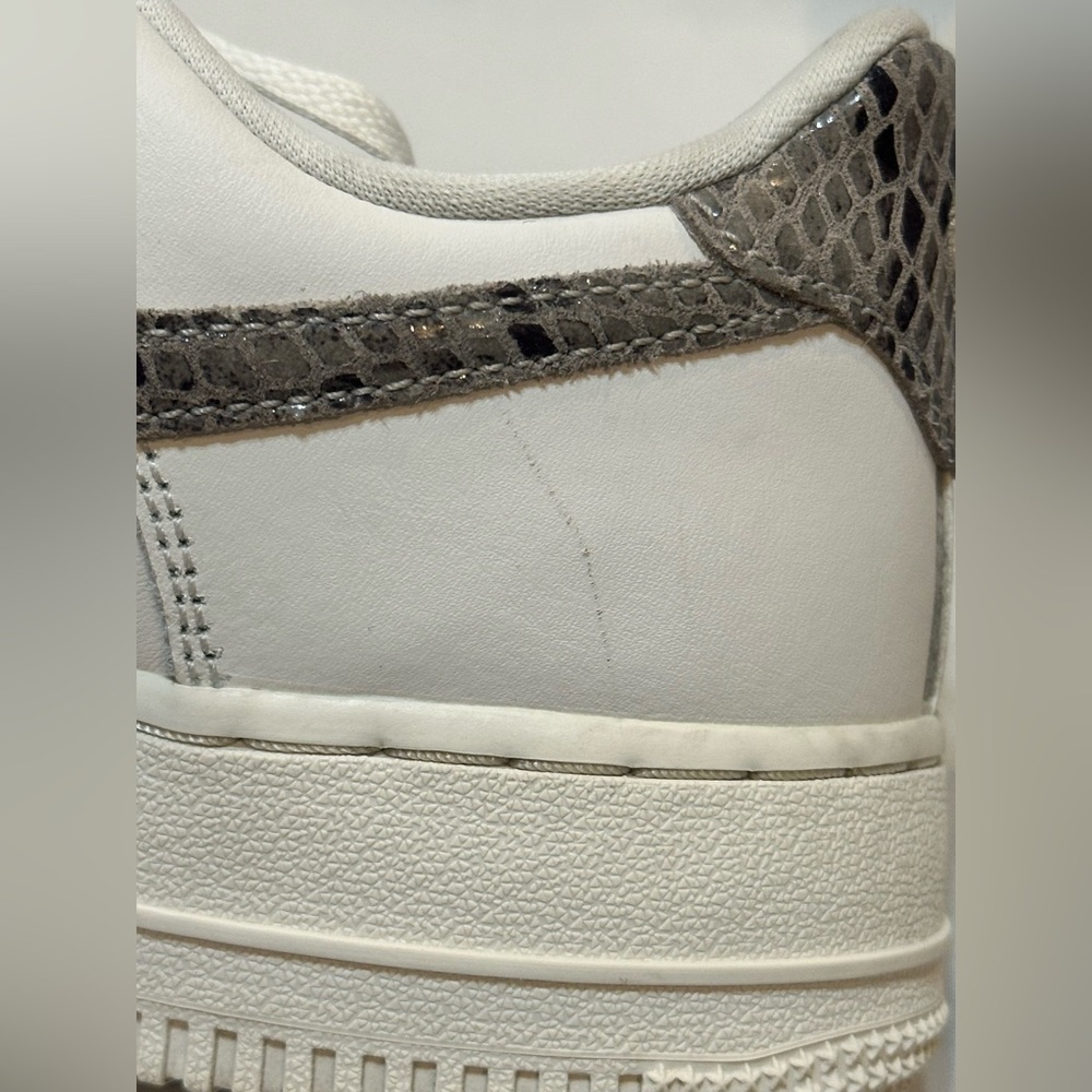 Nike Women's Air Force 1 '07 "Snakeskin Phantom/Iron Ore - Picture 7 of 15